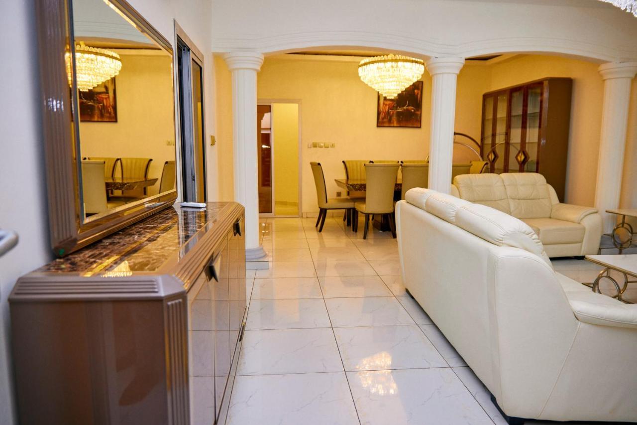Residence Noumsi Yaoundé エクステリア 写真